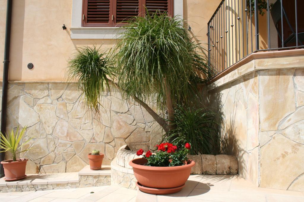 Villa Mara B&B Noto Exteriör bild